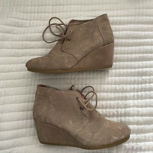 TOMS Women's Desert Taupe Suede Booties Lace Up Wedge Ankle boots